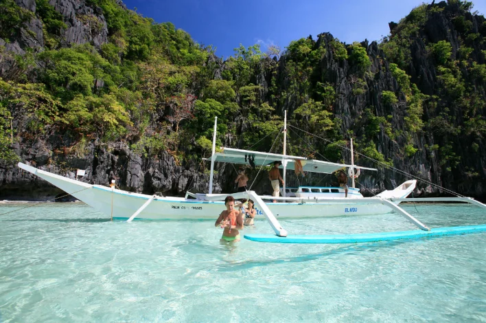 Culion Islands yacht cruise (2)